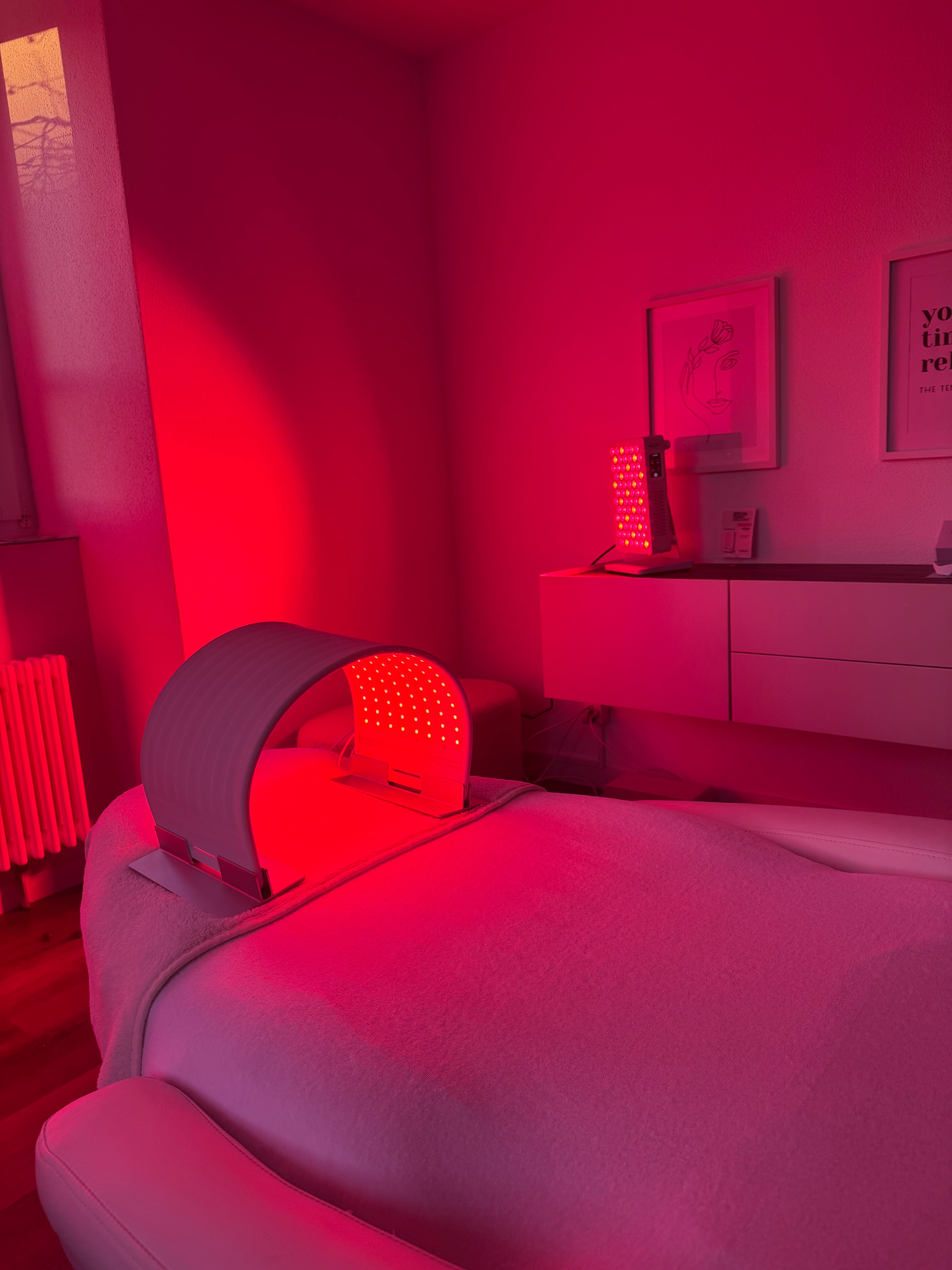 redtreat SolisHead LED Light Therapy Arc for hair growth, skin regeneration, and inflammation relief