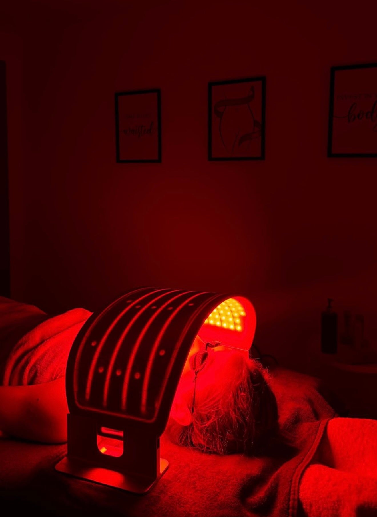 redtreat SolisHead LED Light Therapy Arc for hair growth, skin regeneration, and inflammation relief